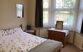 Spacious West London 2 Bedroom Apartment